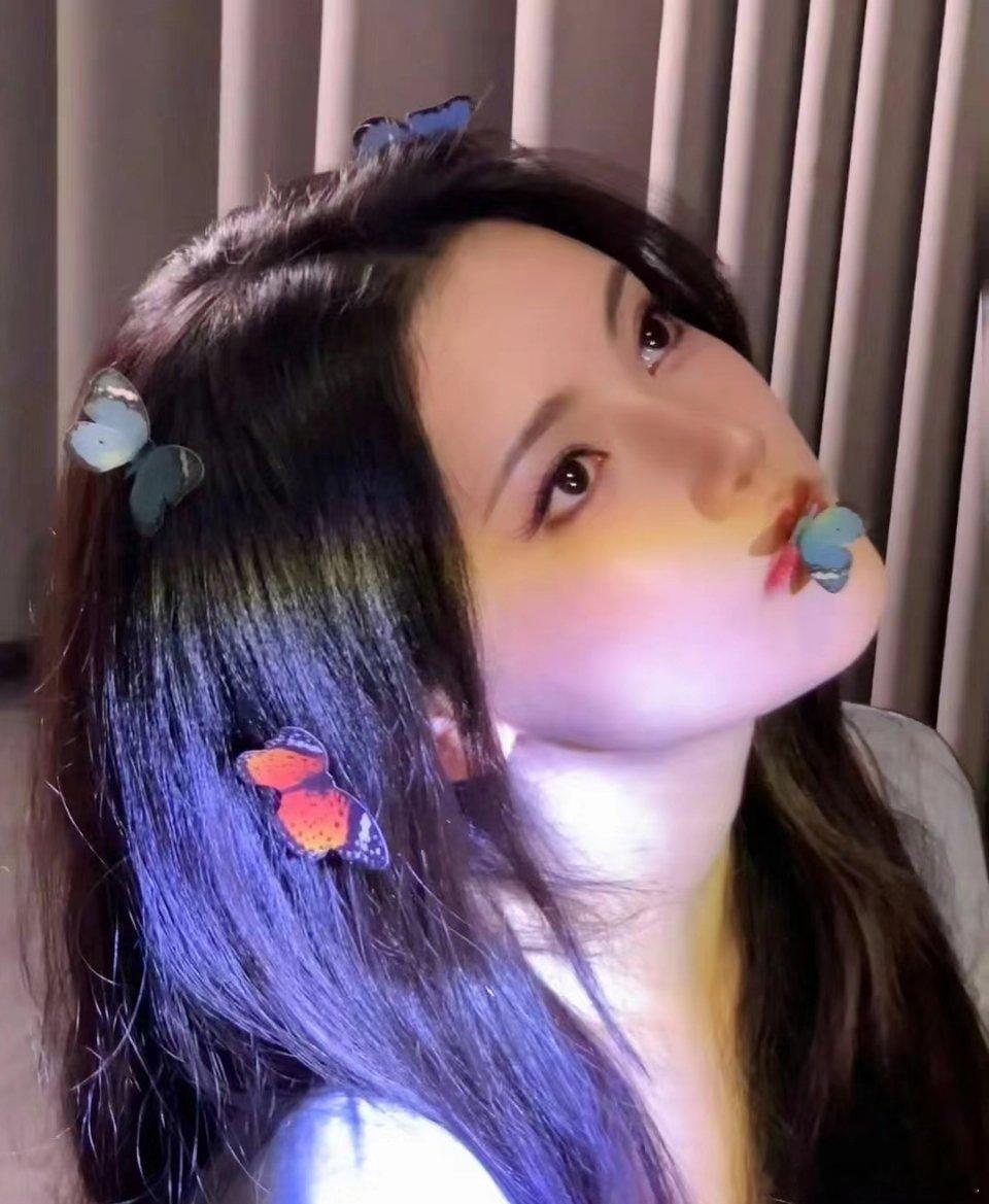 孙珍妮真的是随便一拍就已经很漂亮了，感觉她真的天生就是吃这碗饭的 ​​​