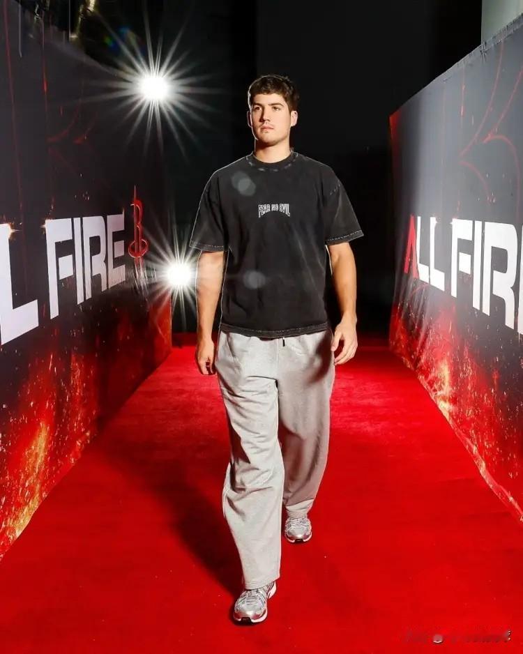 火箭大将霍勒迪真是太会说话了！在今天火箭客场以114：104击败骑士的赛后采访中