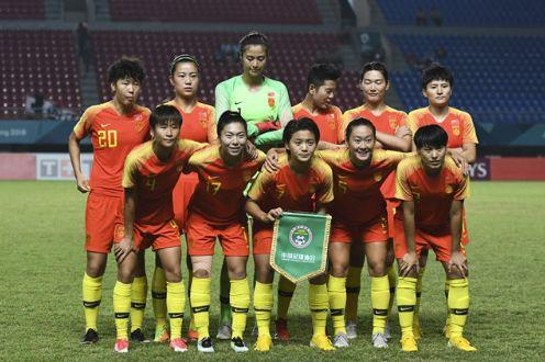 历届亚运会中国女足战绩（女足自1990年北京亚运会成为正式项目）
- 1990 