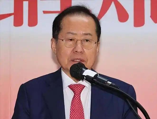 距离6月3日韩国地方选举只剩不到三周，韩国政坛爆出了所有人都没想到的大瓜：在保守