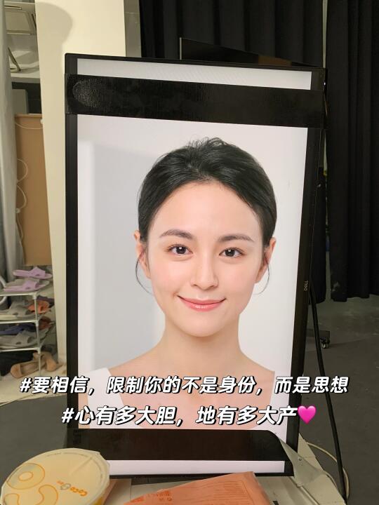 地产打工人下班后的第二份工作是...