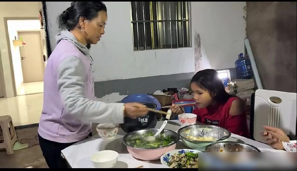 小陈还是有眼力见的！不一条路走到黑。
​
网友都知道这钱到底是怎
​
这事儿说白