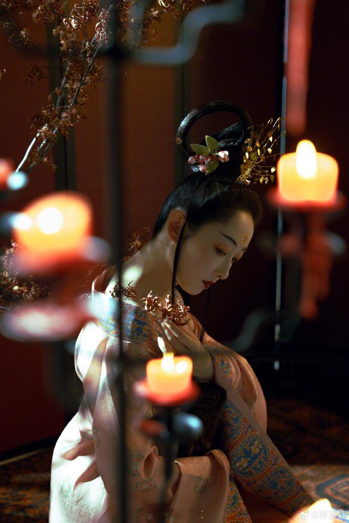 #蒋梦婕一些新尝试##蒋梦婕鹅黄妆造型# 蒋梦婕的大胆创新令人眼前一亮，古风造型