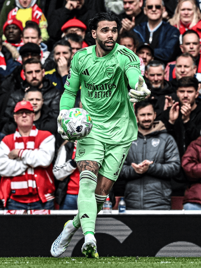 拉亚本场接到38次回传球，他的传球次数为阿森纳队内第二多