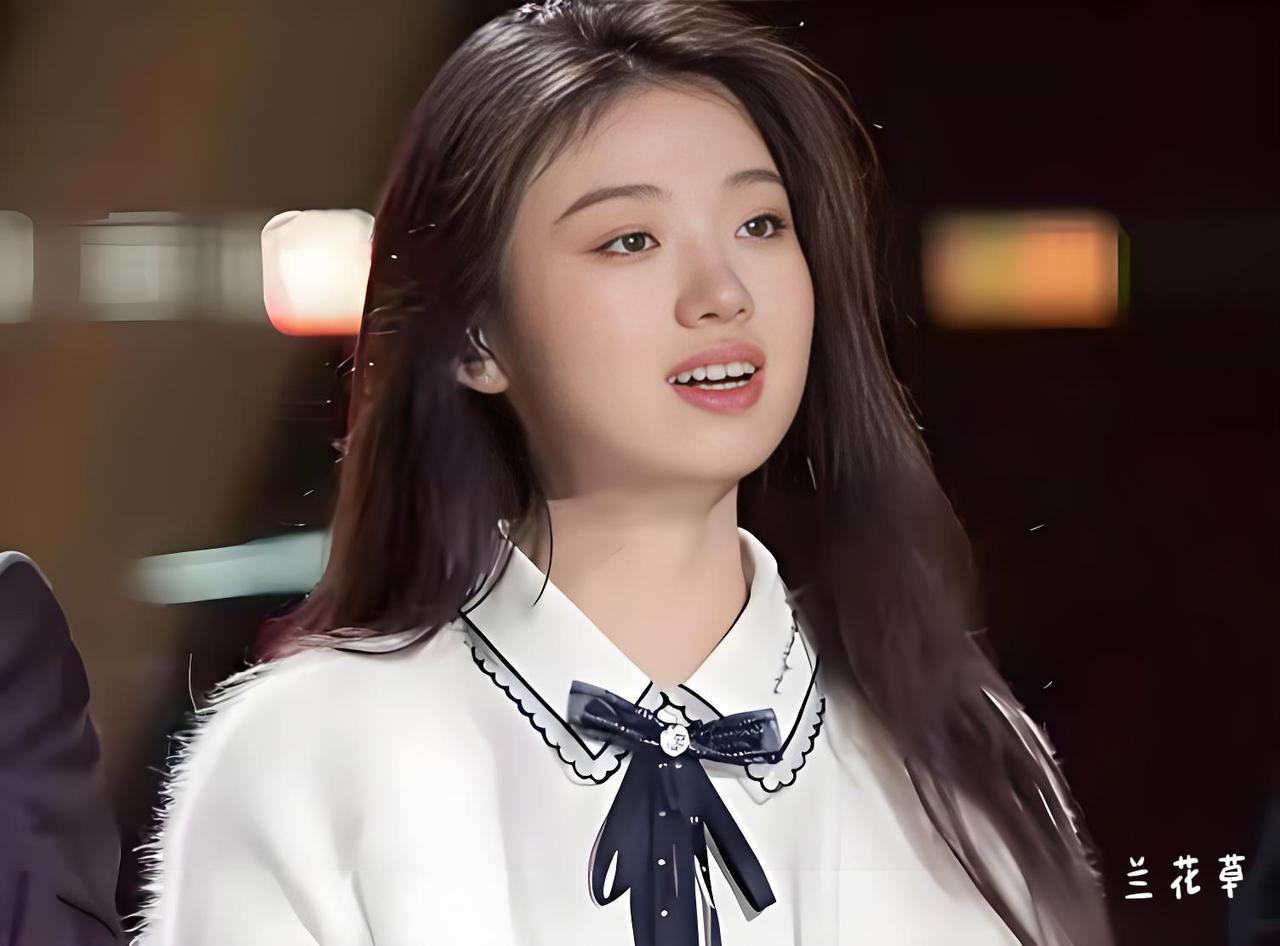 曾经清纯可爱的单依纯多么耐看。而今的她，已是面目全非，完全变了个人样。