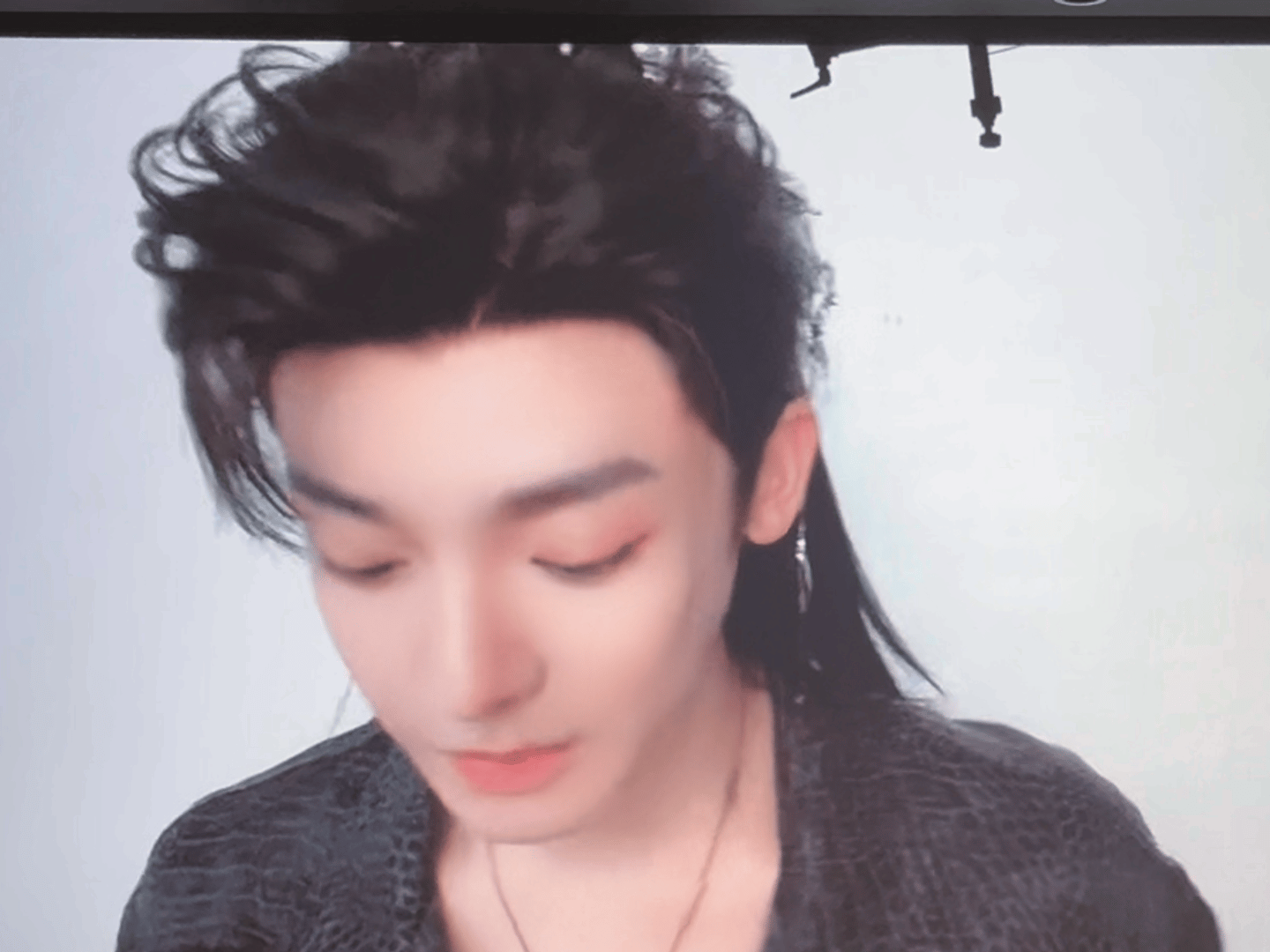 这把猫塑大胜利！！盯着屏幕眼睛亮亮的侯明昊，有这样的小猫你几点回家🏠#侯明昊像