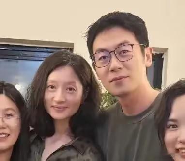 7月23日，有网友在温州民宿偶遇朱亚文和沈佳妮。现场还有林家川夫妇以及朱亚文的大