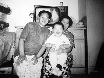 1983年，北京一名18岁少年，因抢了路人1顶帽子被判流氓罪，并处以死缓，他积极