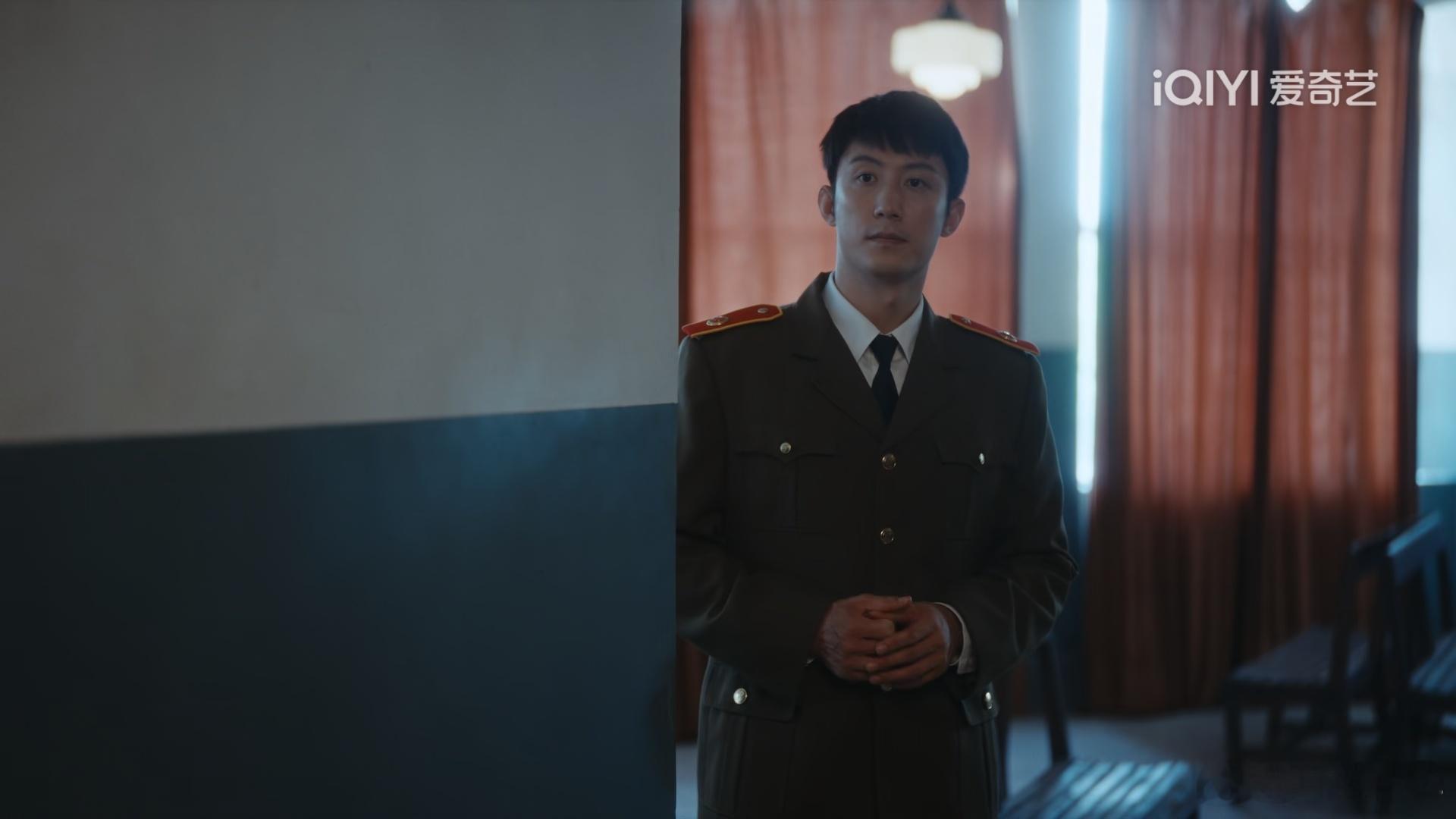 黄景瑜重器黄景瑜陈一众 第17集，我们陈一众限量版检察官制服就要下线了，到他这里