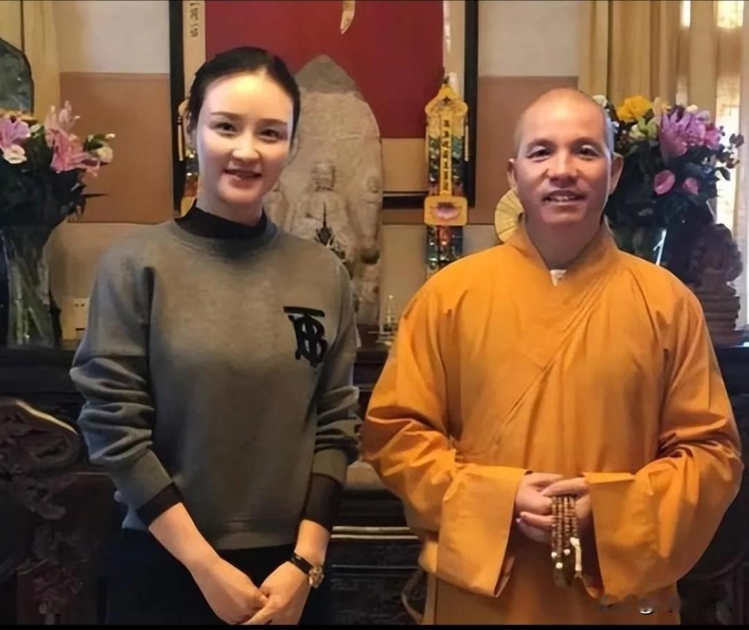 和尚与女粉丝的互动并非释永信独有，好故事总是这样在不同人身上绵绵不绝地延续着！