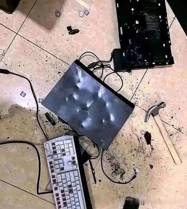 高考之前父亲承诺，只要考上重本就给我买一台好电脑
于是我高考狠狠地努力了一把，终