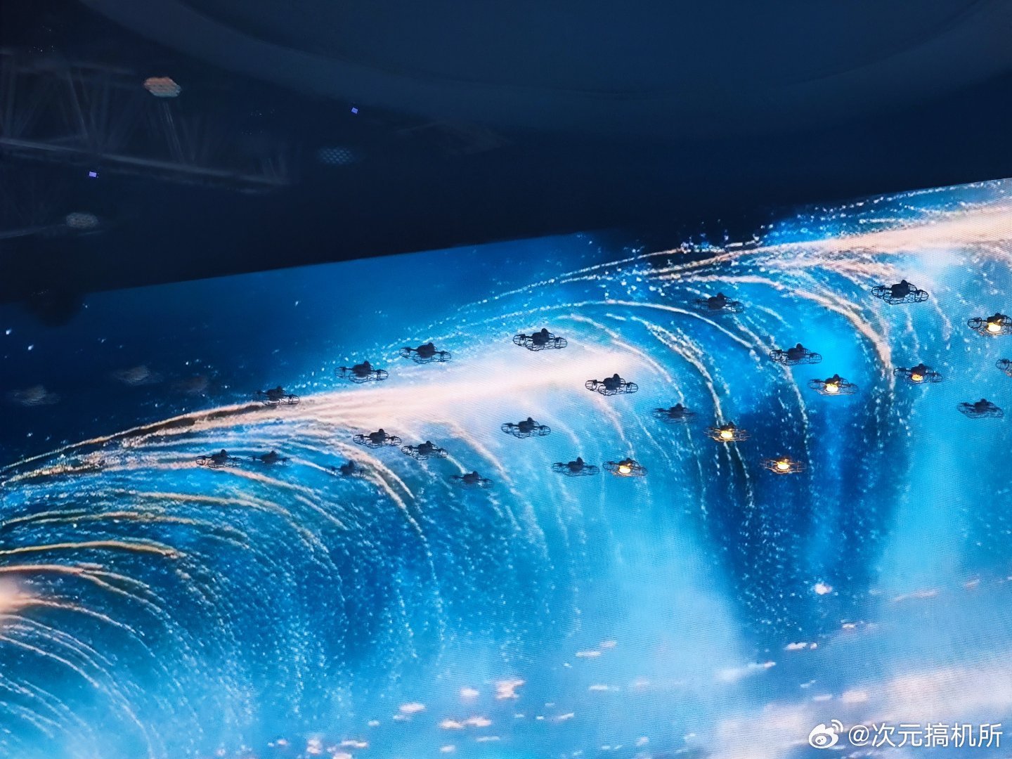 无人机表演很有趣，舞蹈表演的姐姐也很好看，更期待发布会了德施曼智能门锁