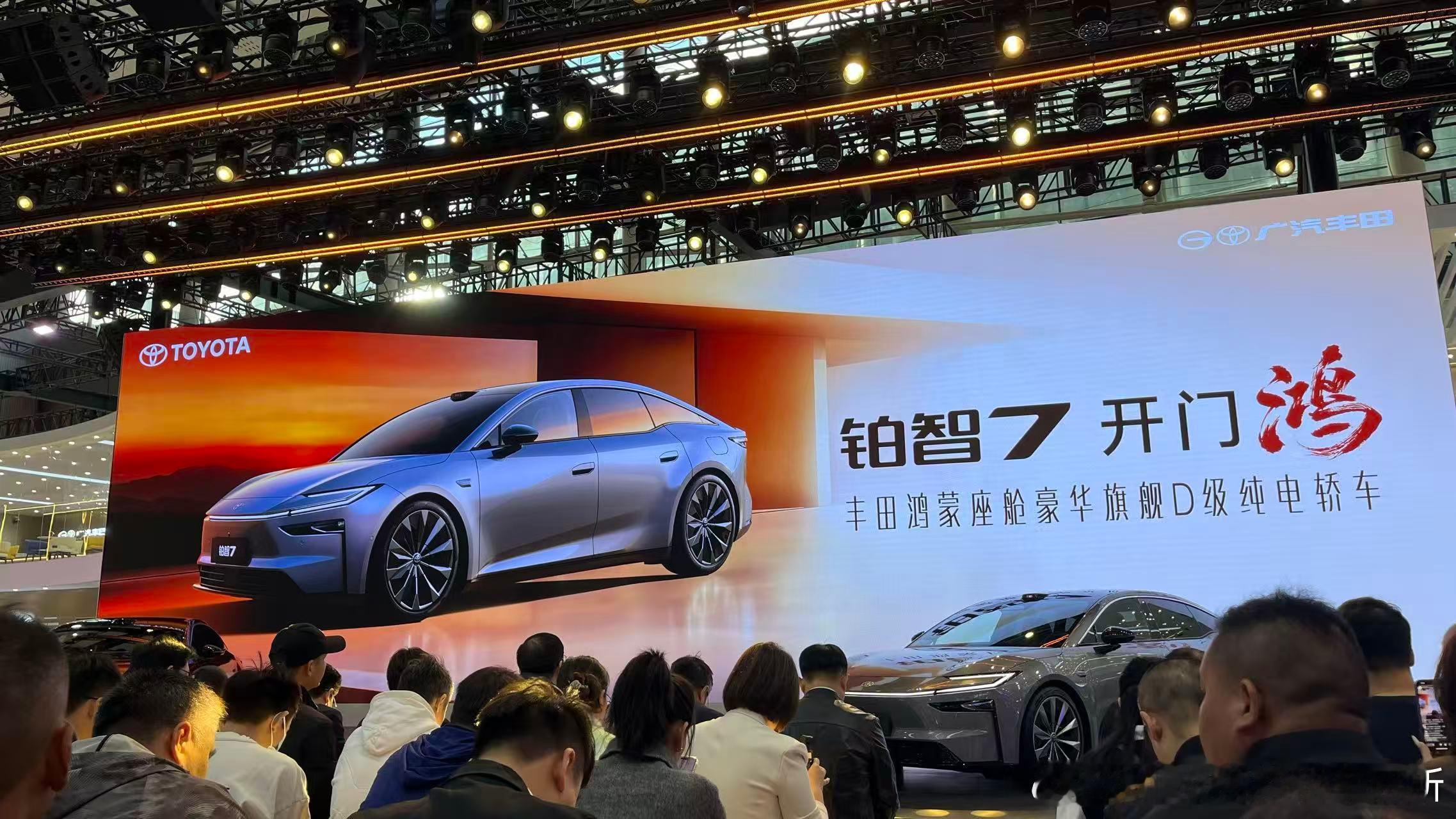 广汽丰田D级纯电轿车铂智7发布尺寸霸气：5130mm车长+3020mm轴距，溜背