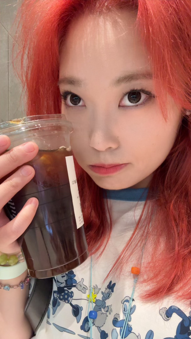 饿了一天吃到难吃的wrap我就这样表情我是全英国最喜欢喝冰美式的人 