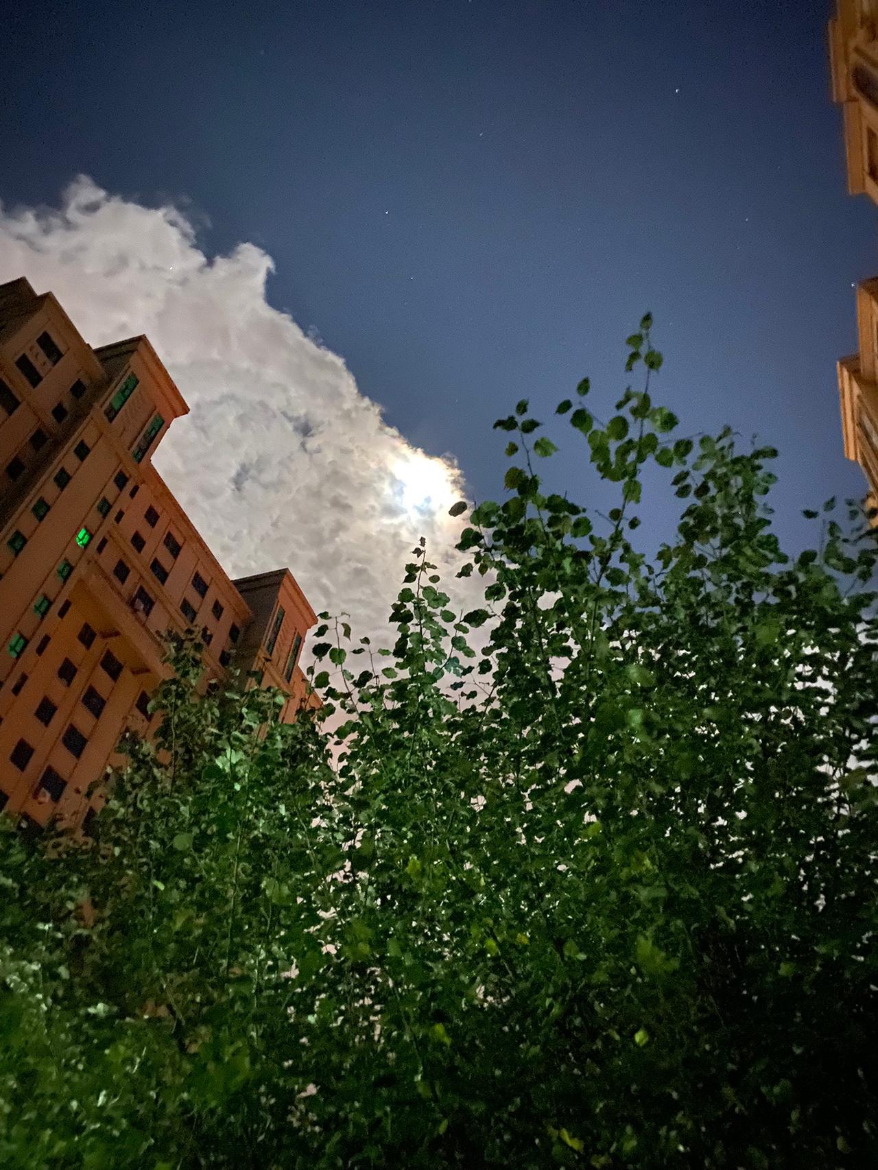 猜猜什么手机拍的……十五的月亮十六圆#一起看月亮