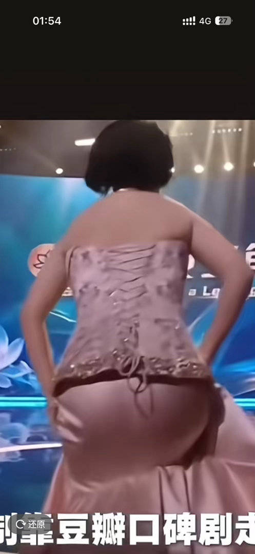 不知道在对这坨肉和这双肥腿仁慈什么 素人也不过如此吧。这个大黑口罩怎么几个营销号