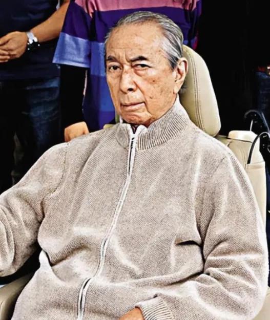 何鸿燊是个谜！2009年，88岁何鸿燊各脏器就已衰竭，但他直到2020年才死亡，