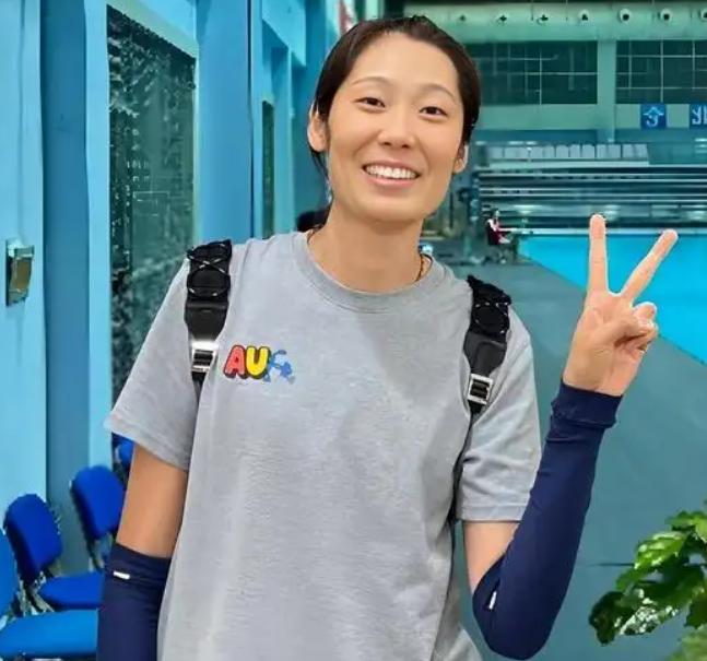 朱婷一句“没考虑过回来”，如今再看全是清醒！中国女排遭遇失利后，她再次成为讨论焦