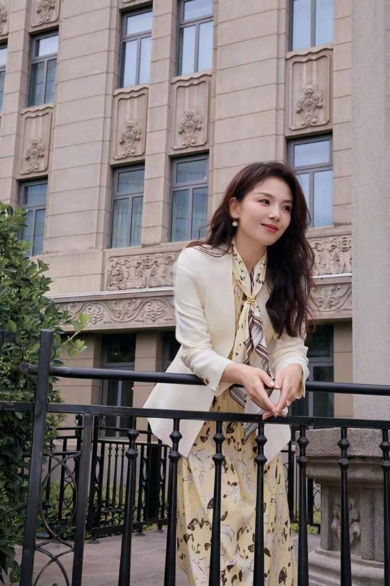 资本爱刘涛，不是因为她红，是把她当理财工具。
我跟你讲真话，资本眼里最值钱的特质