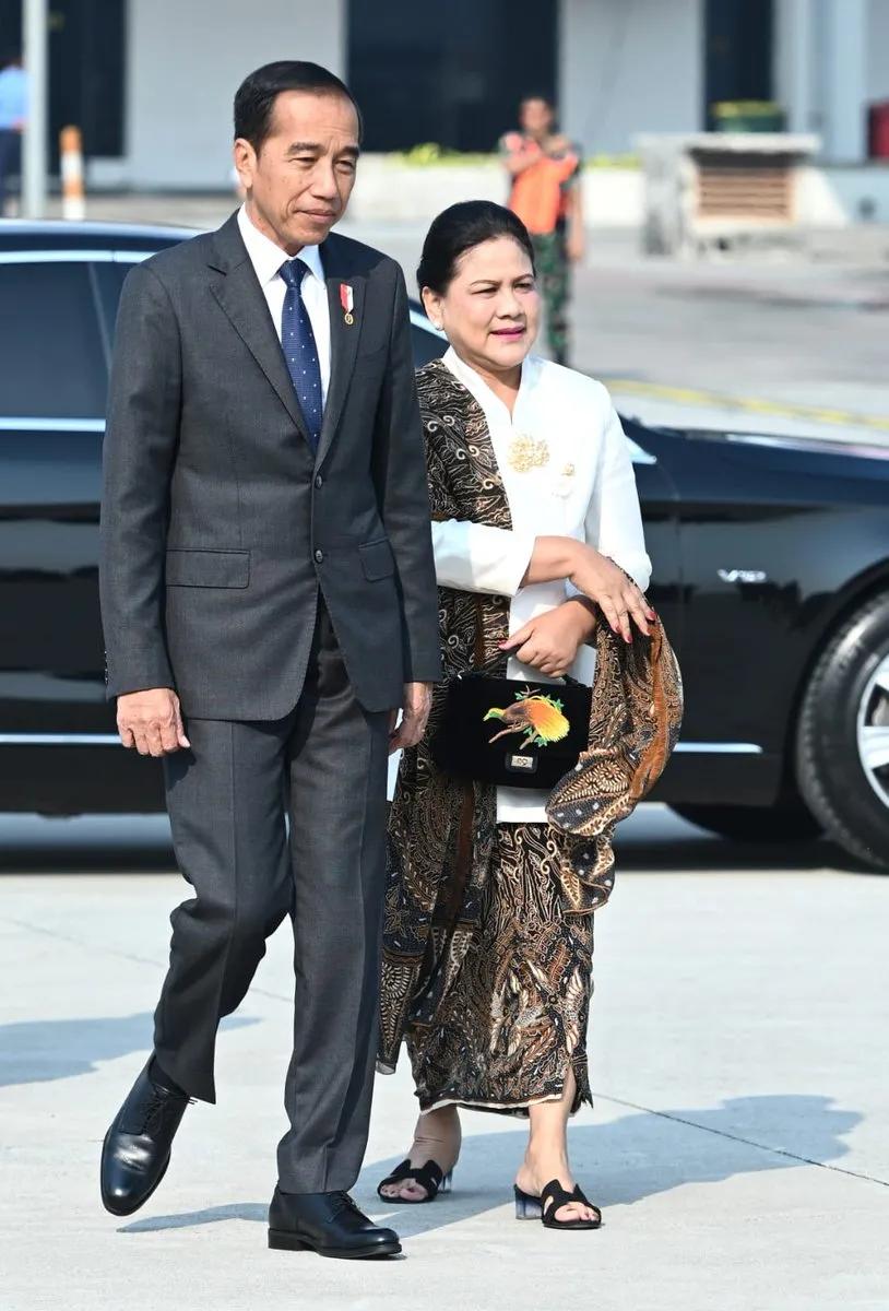 印度尼西亚总统和第一夫人今​​天早上离开首府，开始在接下来的五天内对沙特阿拉伯王