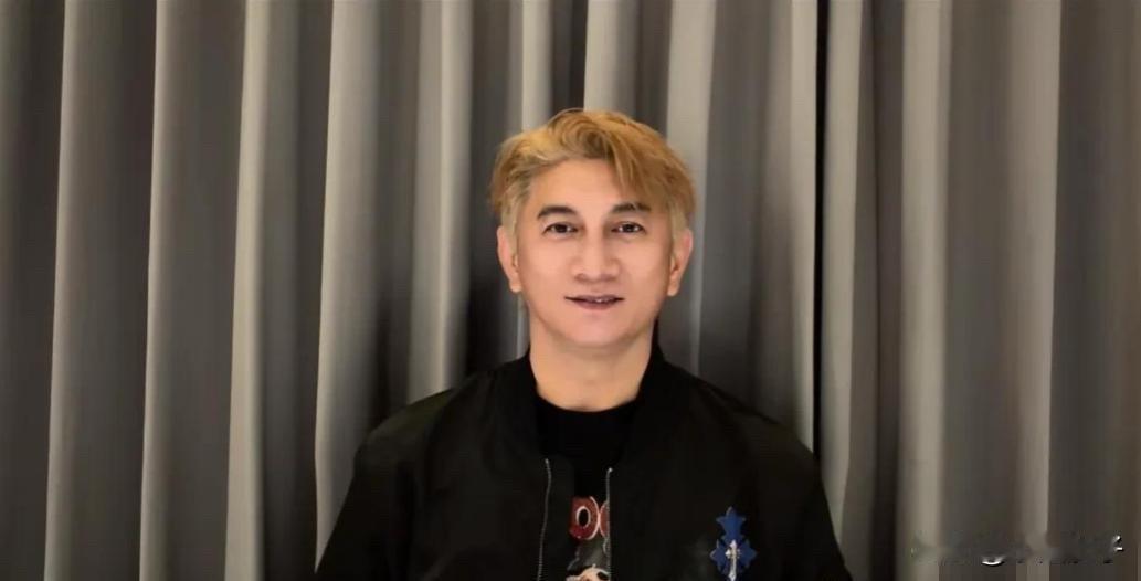 55岁吴奇隆彻底放飞！染黄毛学郭富城，VCR嘴歪鼻头大，四爷滤镜碎得稀碎

谁能