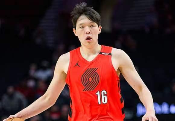 杨瀚森 NBA 生涯总得分破百
北京时间 10 月 22 日，开拓者主场 124