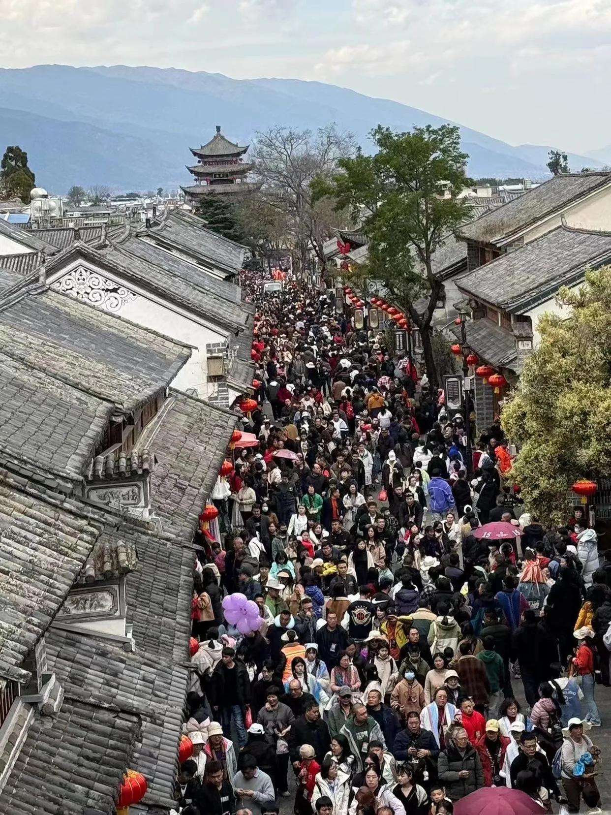 这辈子要想数钱数到手抽筋是没希望了，但偶尔睡觉睡到自然醒还是可以的！

你看这龙