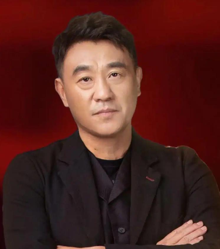 1997年，何冰遇到了多年未见的女同学李海洋，女同学说：“我都29了，嫁不出去了