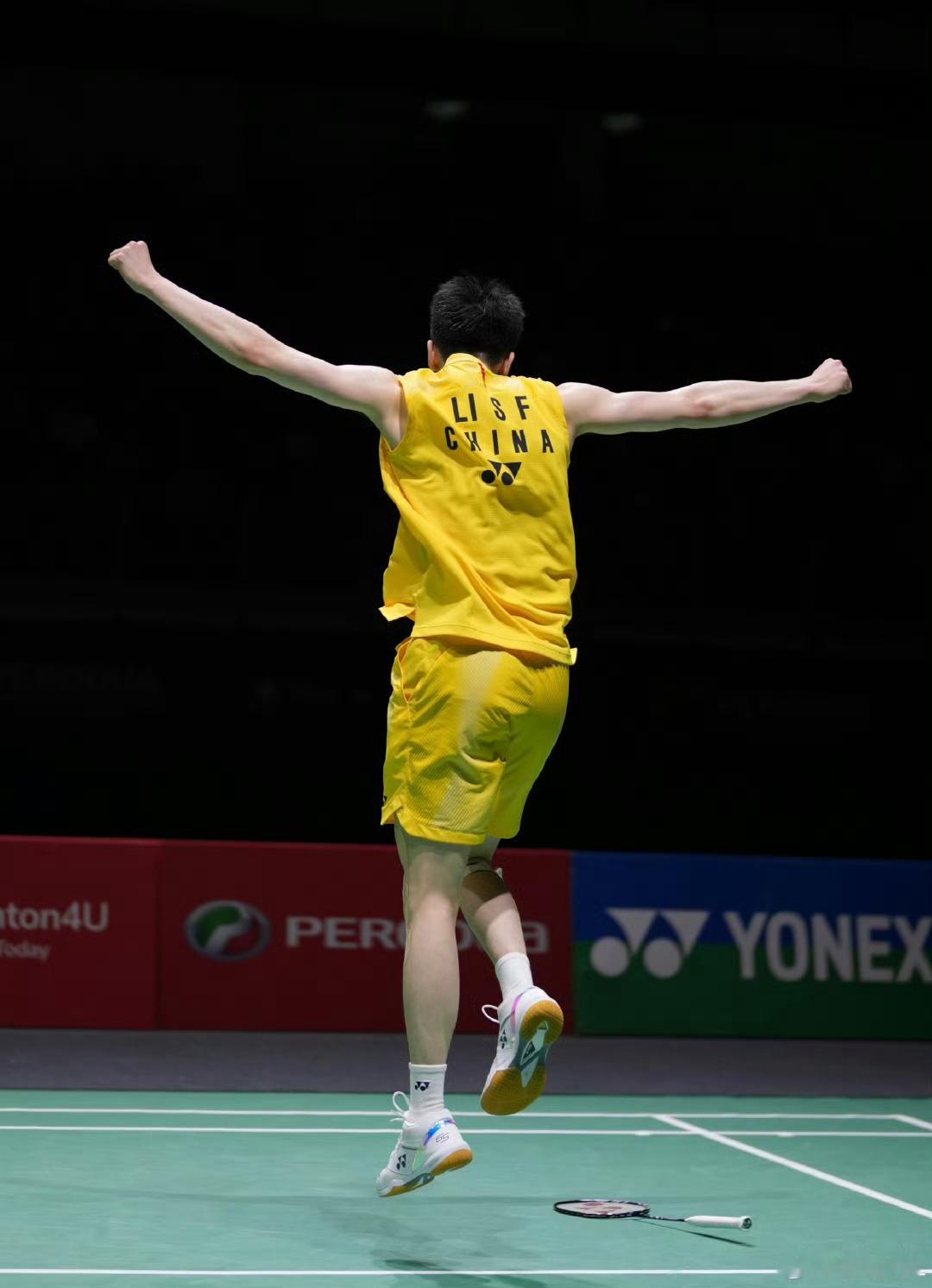 李诗沣晒图总结马来西亚大师赛，李诗沣卫冕男单冠军。马来西亚大师赛顺利卫冕，直落两