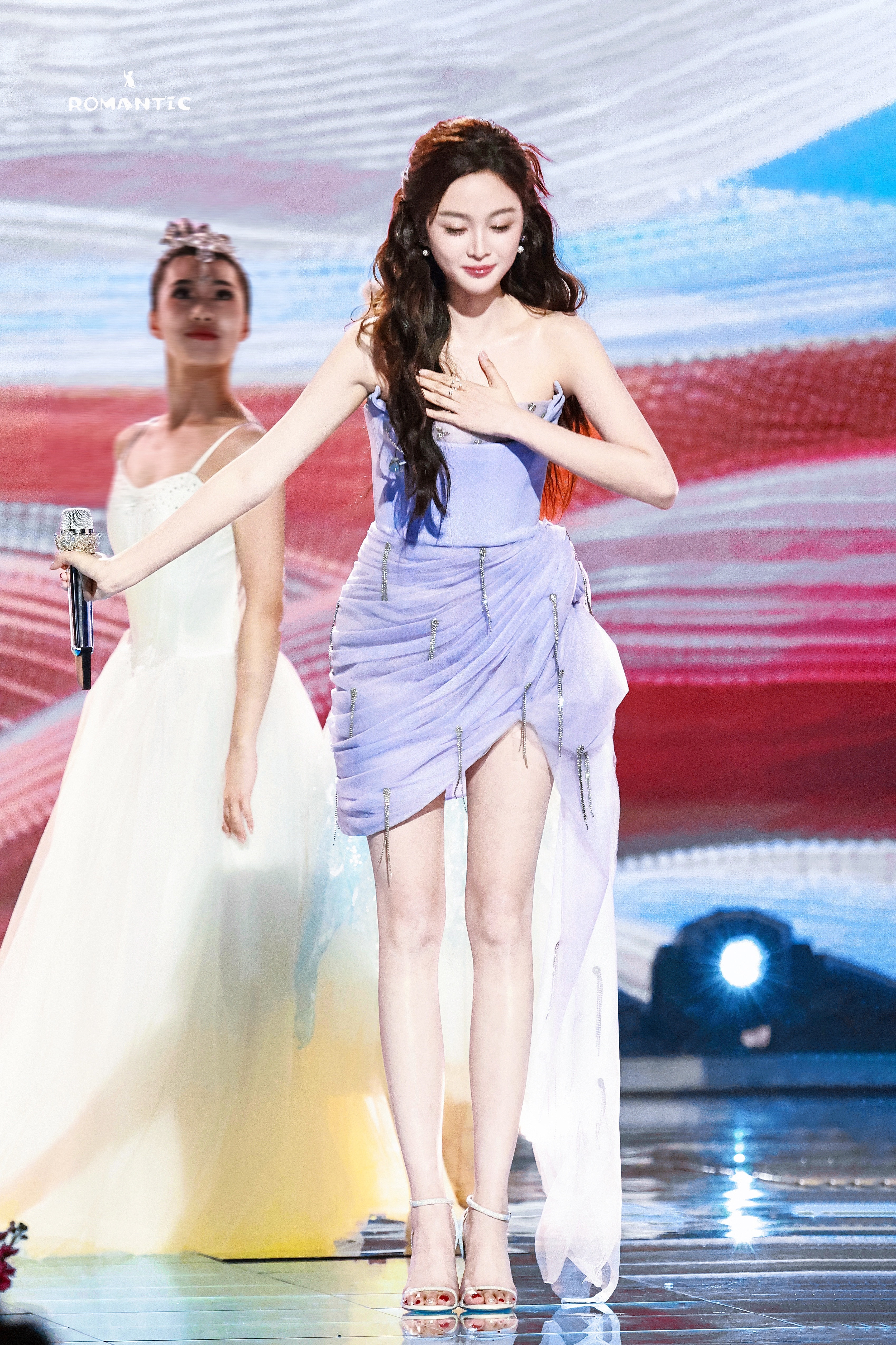 吴宣仪春晚造型：2026海南卫视春晚🧨 