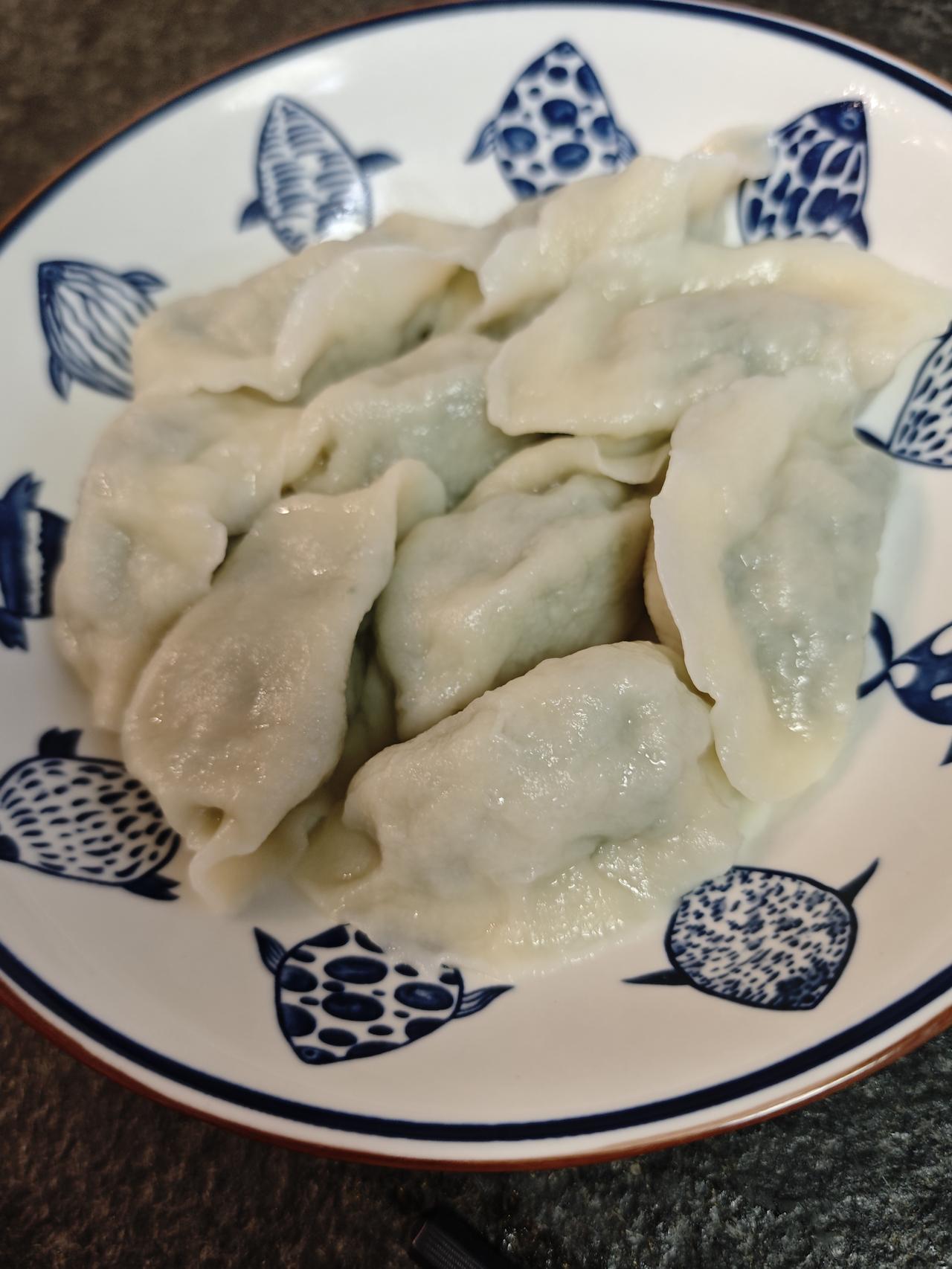 连婆婆丁都不认识，出来挖菜谁能放心？早晨出门带把铲子，带了两个方便袋，来到植物园