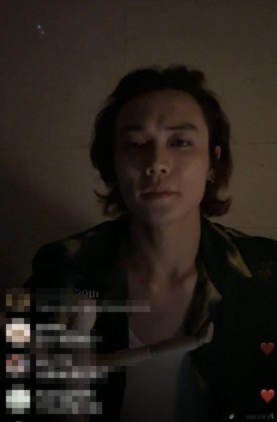 林彦俊粉丝见面会取消引热议，本人直播透露要出书回应一切。17日，林彦俊后援会发文
