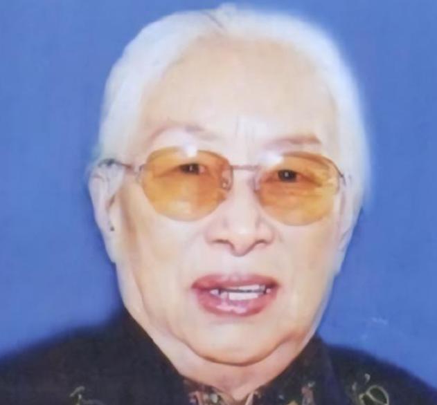 陈赓大将1961年病逝，没人想到，31年后，74岁的夫人傅涯会踏上赴台探亲，机场