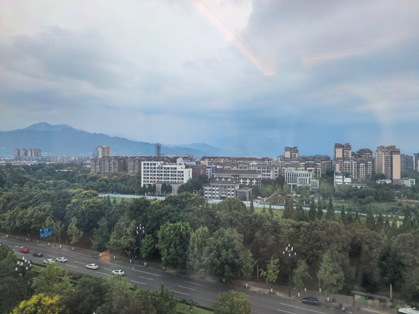 都江堰。功率分流混合动力的灵感发源地。看不懂功率分流没关系。看懂了都江堰，也就看