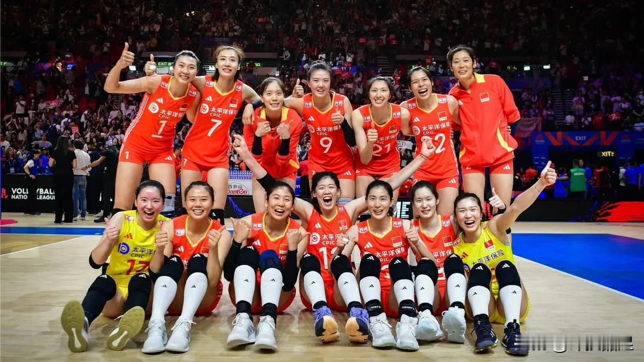中国女排球员在世界女排联赛扣球得分排名：
1.李盈莹，主攻，192分，扣球成功率