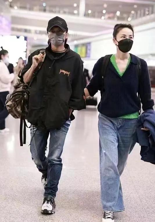 人家两人处对象处的好好的，非要传人家分手啦？真是有的也说没的也说。