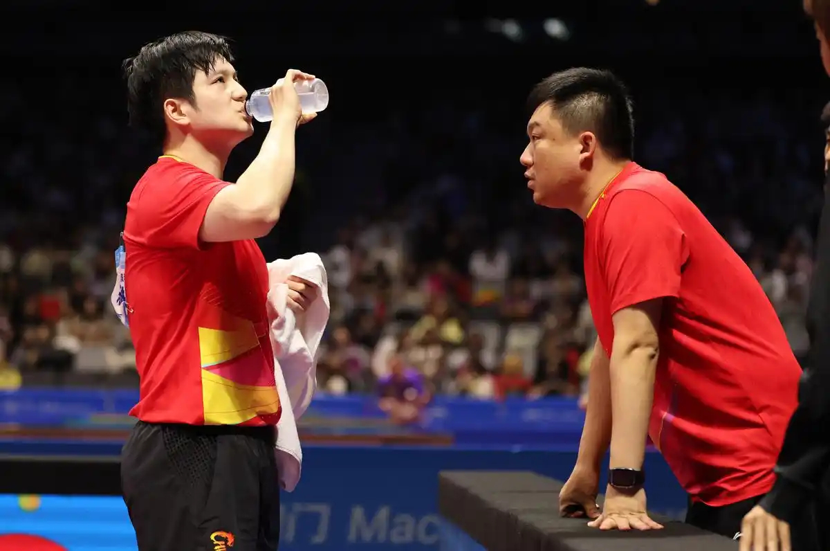 想起了前两天张继科怒怼樊振东黑粉：小胖只会拧和搓？人家不用第3项技术就赢你了。想