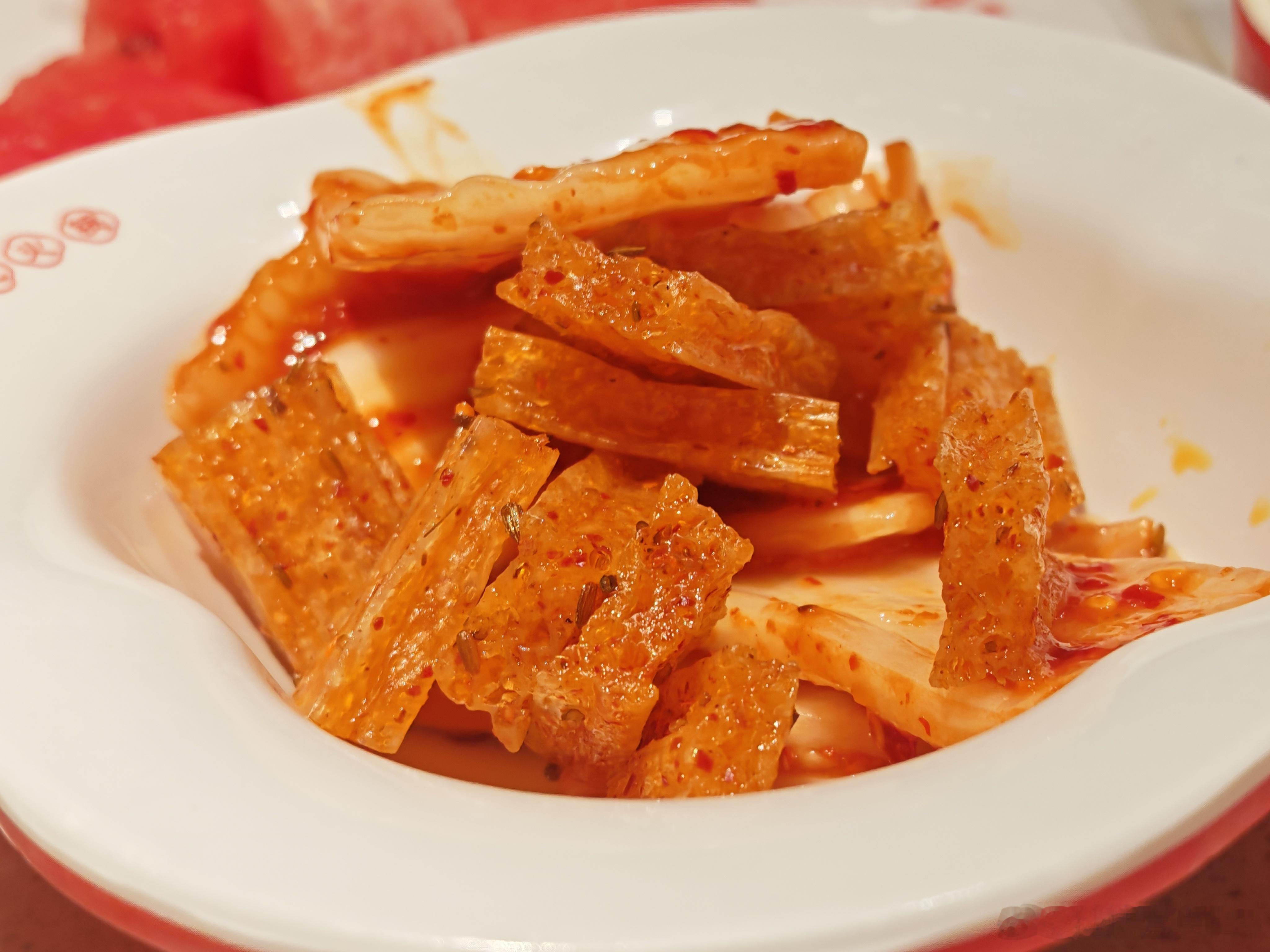 出来吃火锅，小料区居然有卫龙辣条，这谁能忍住不拿一点[doge] ​​​