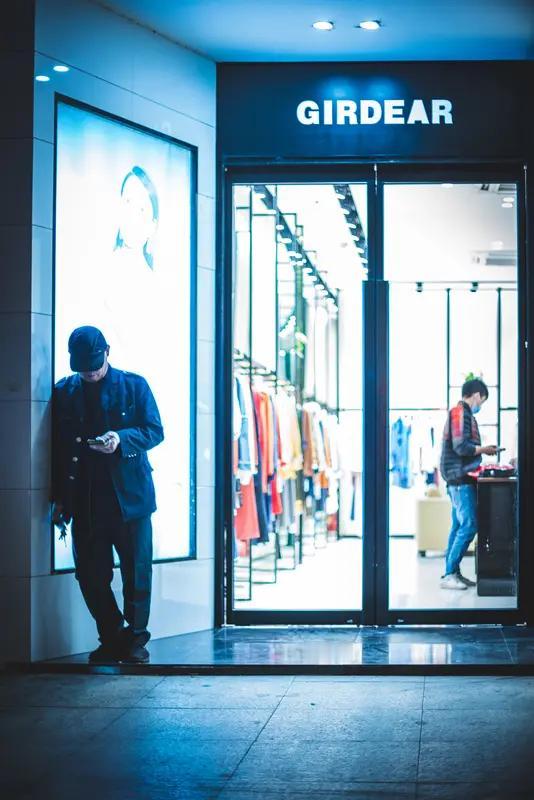 做人做事都宜低调，低调本身就是一种强大的能力。低调之人，大多务实，这种品质为他们