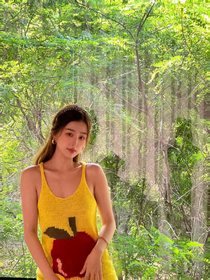 那年今日 2023.6.6可爱的小🍎终于穿上啦～最近炒鸡喜欢脸颊比❤️ 好阔耐