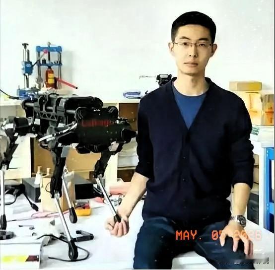 一觉醒来，浙江大学和上海大学都沉默了，当年王兴兴因英语差被浙大拒之门外，转而去了
