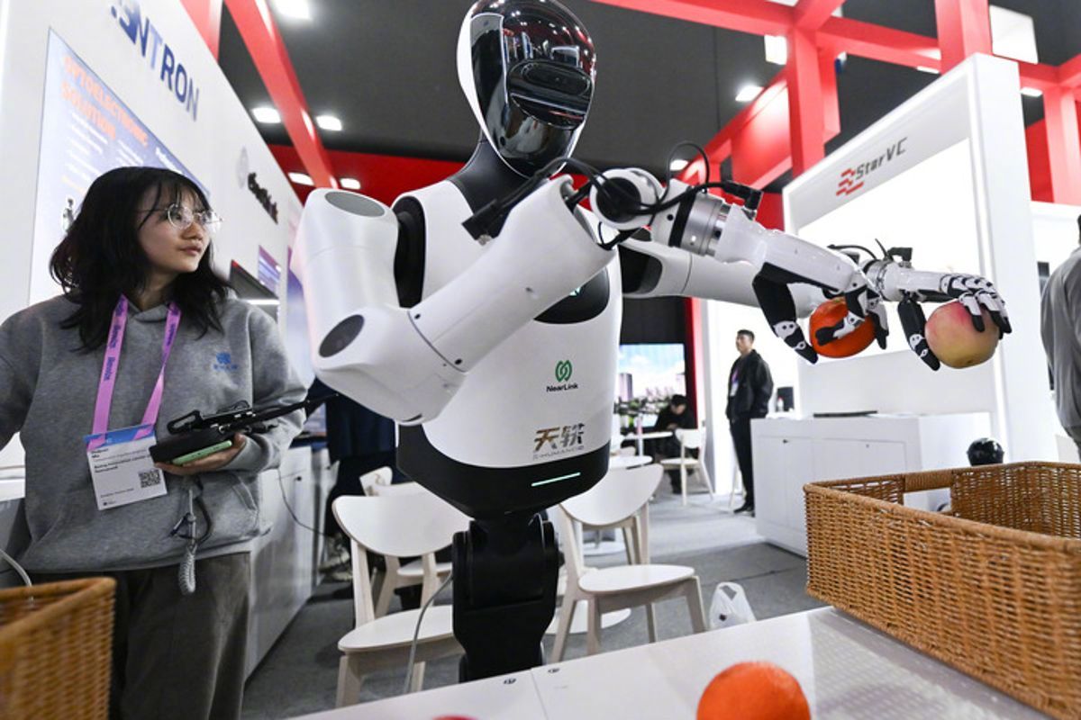 【英媒记者#走进中国人形机器人训练实验室#】英国《金融时报》网站3月12日刊登记