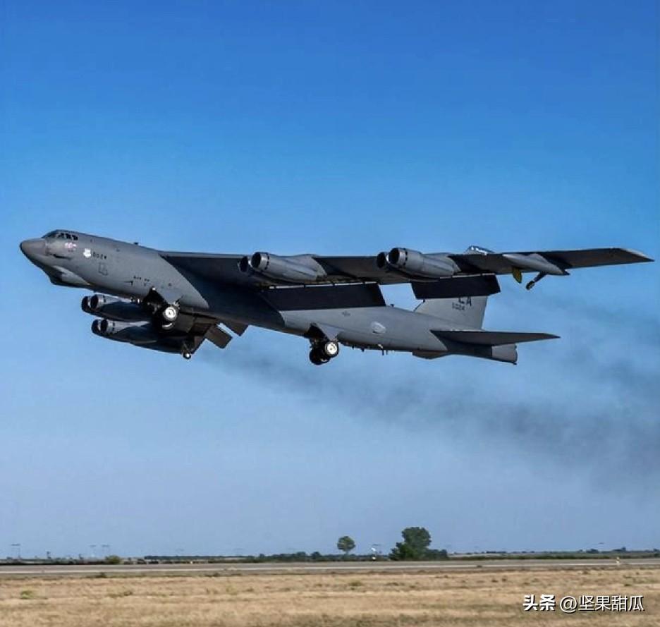 以色列罪恶滔天，彭博社称：以色列空袭德黑兰及其周边地区的油罐，释放出有毒污染物，