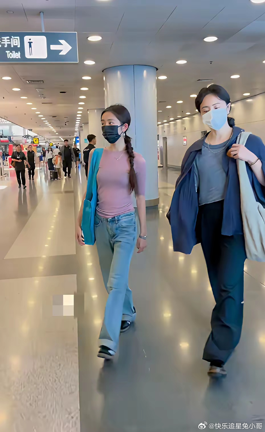 黄多多这体态真好，这臂展 腕线都过档了，适合练舞吧！！！ ​​​