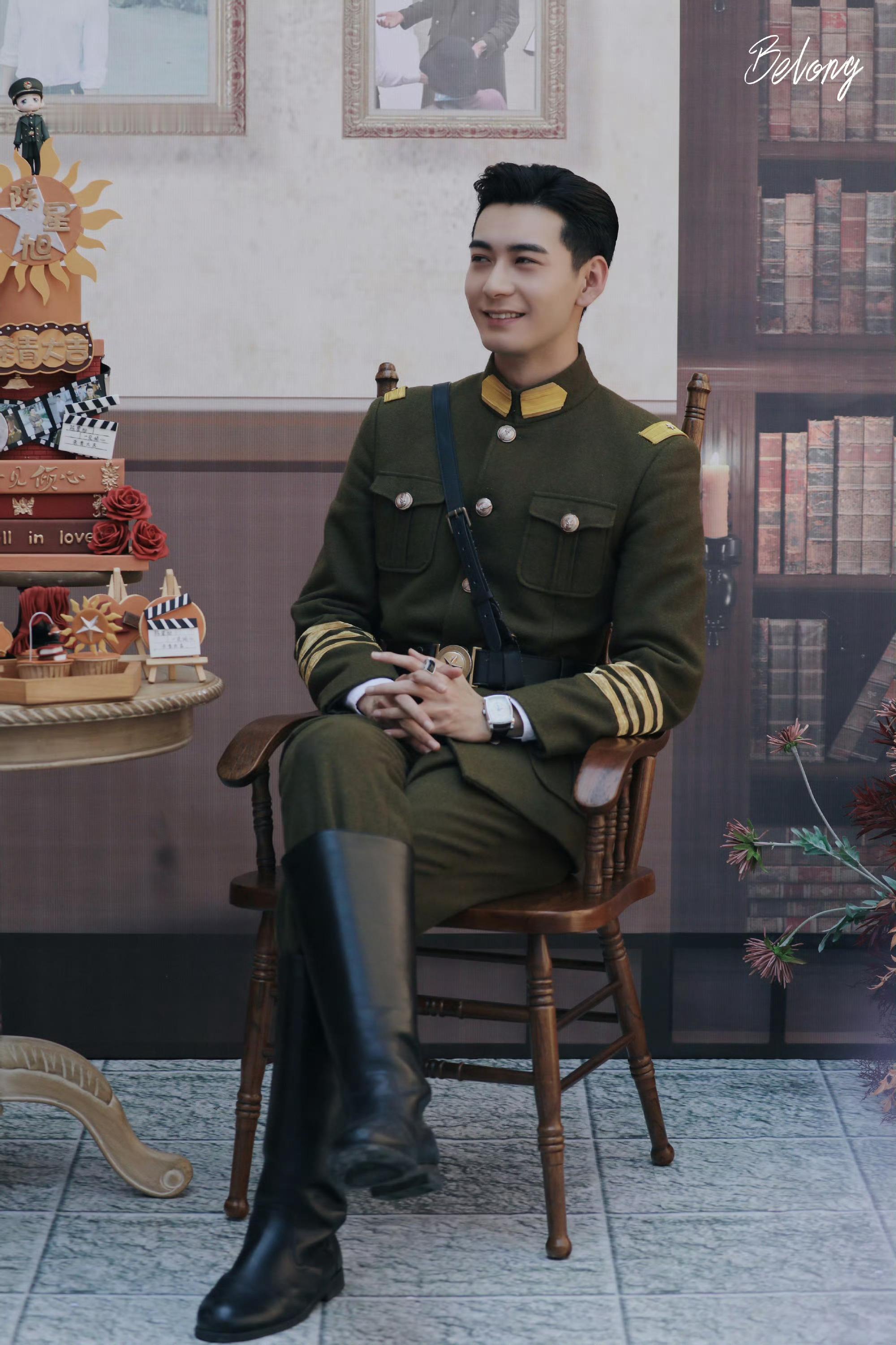 陈星旭 陈星旭陆行之 陈星旭金枝  戎装初着少年郎，眉眼星澄带旭光。未语先添三分