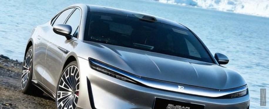 我发现，现在很多人算电车账，算法就错了。

光揪着五年后换电池那一下肉疼，好像天