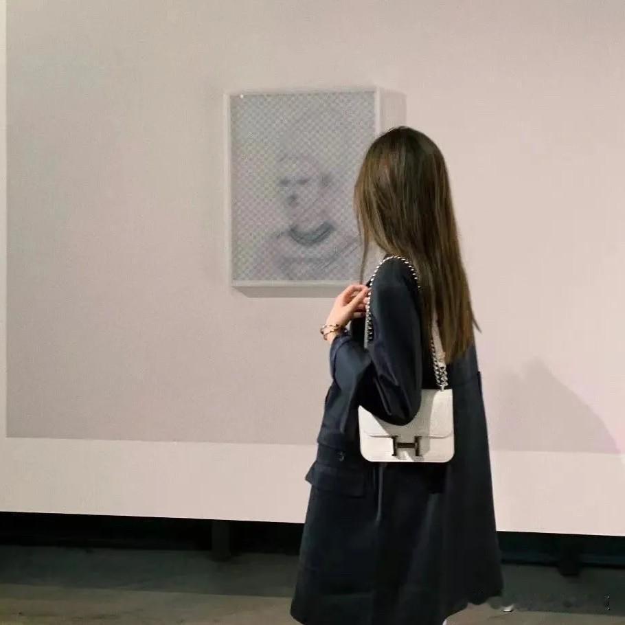 一个男人如果不爱你了

趁早放他走

别老想着怎么对他好，恨不得把心都掏给他，你