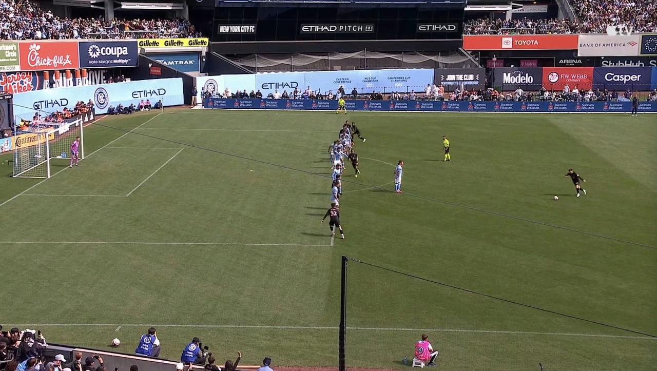 终于搞懂了美职联是怎么榨取梅西的商业价值……
1、一旦进球就无限放大难度。比如今