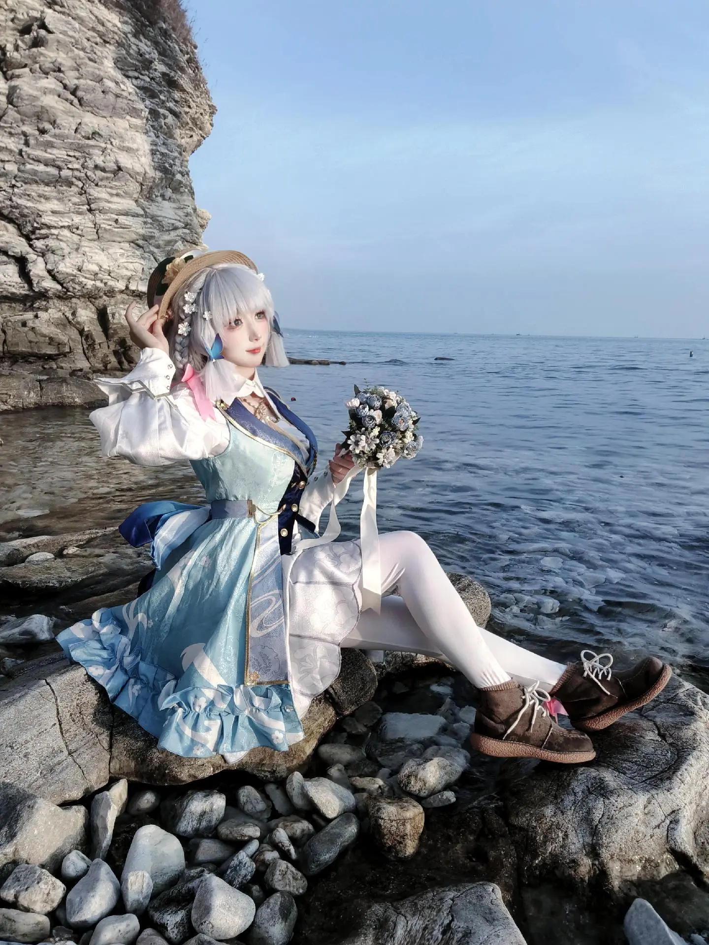 若知是梦何须醒，不比真如一相会。