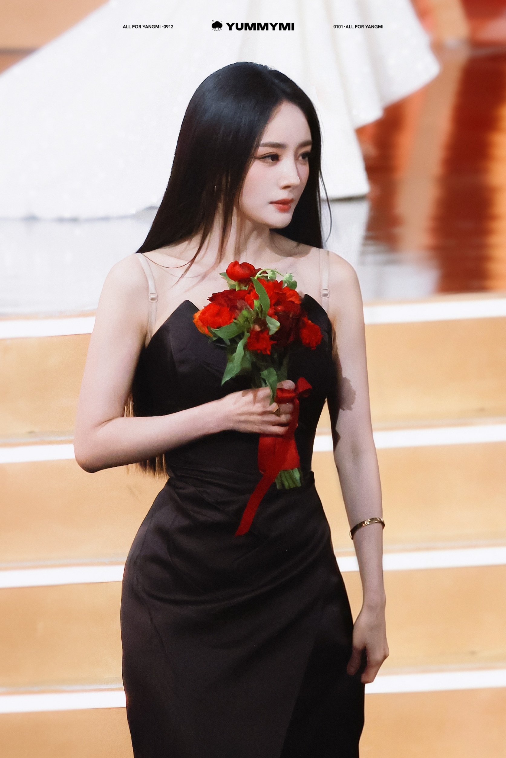 黑长直美得有一种妖感 ​​​